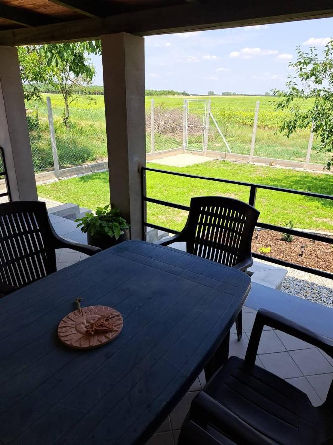 Grapeline Guesthouse Chotin Ngoại thất bức ảnh
